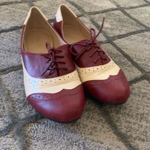 Dolce Nome Oxford women’s shoe